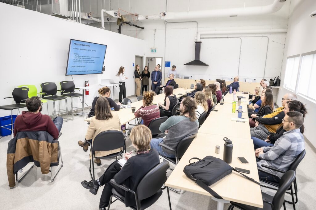 Notre équipe multidisciplinaire au bureau de projet du futur hôpital de Vaudreuil-Soulanges. 